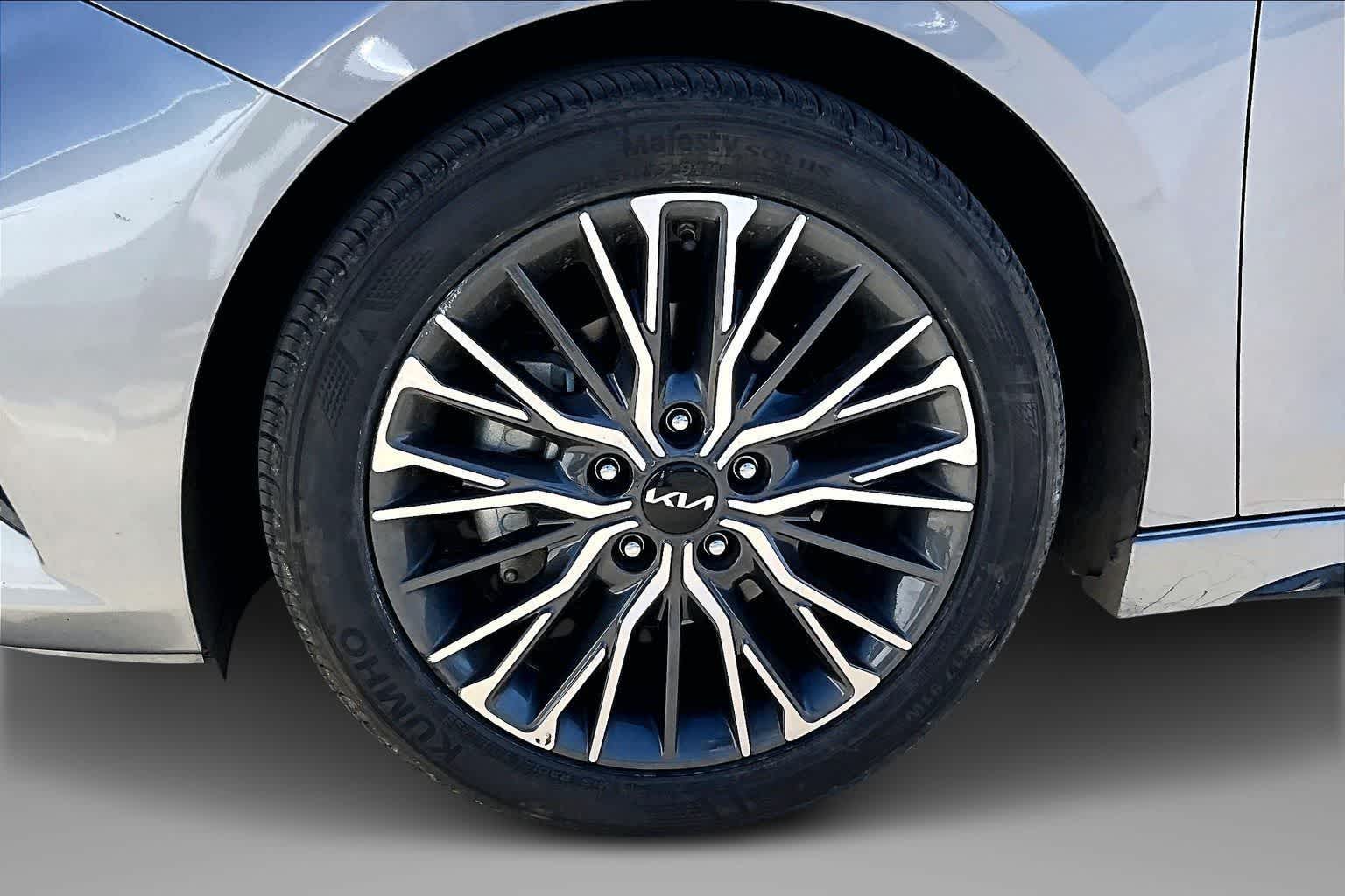 Thumbnail: 2023 Kia Forte - 7