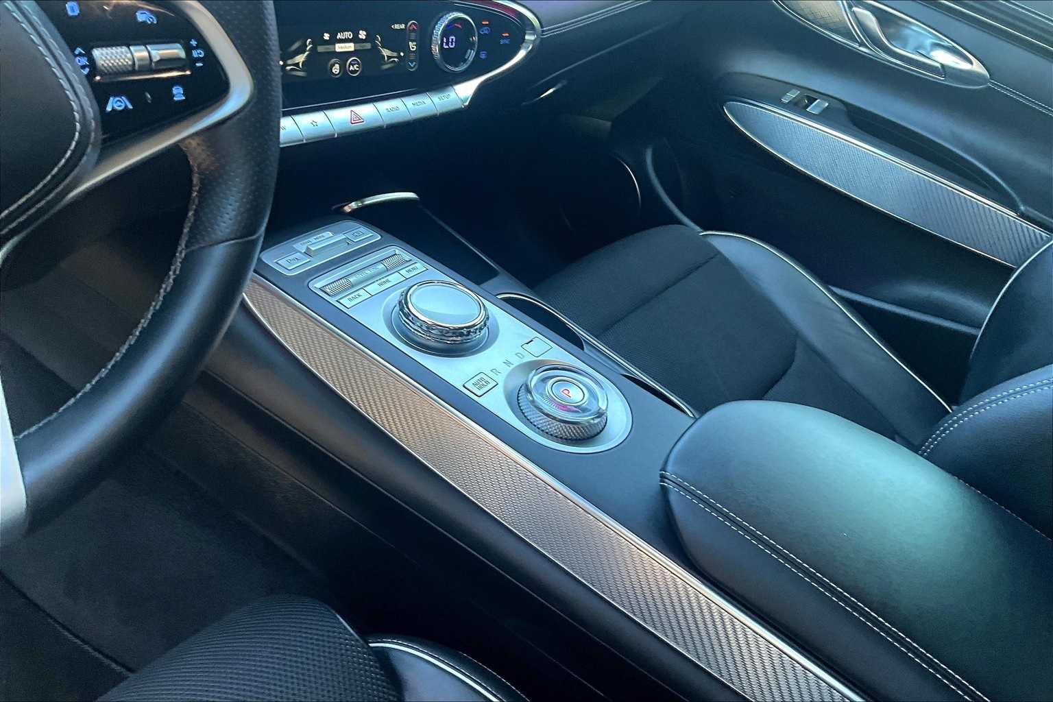 Thumbnail: 2022 Genesis GV70 - 13