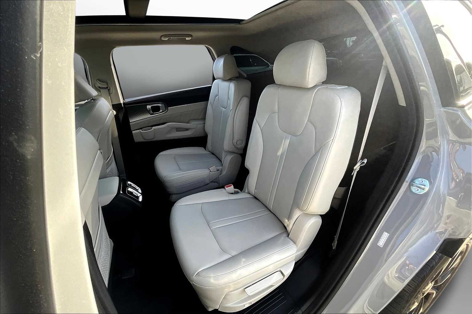 Thumbnail: 2023 Kia Sorento - 26