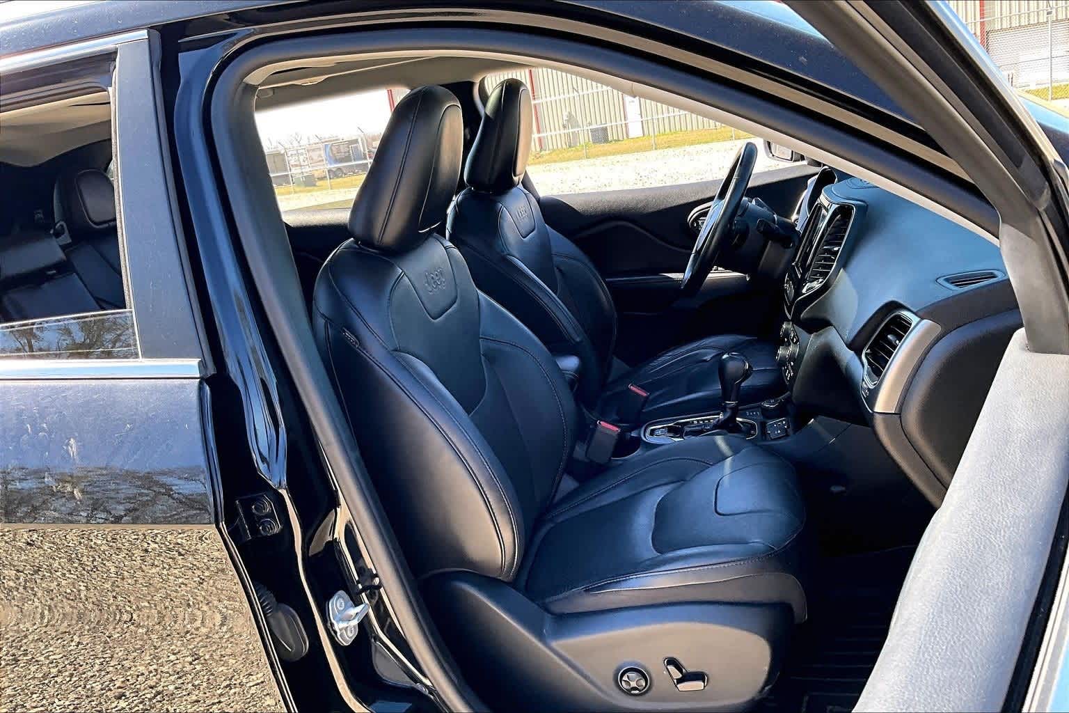 Thumbnail: 2019 Jeep Cherokee - 7