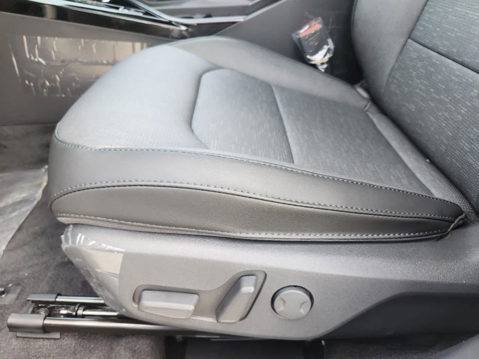 Thumbnail: 2023 Kia Niro - 24