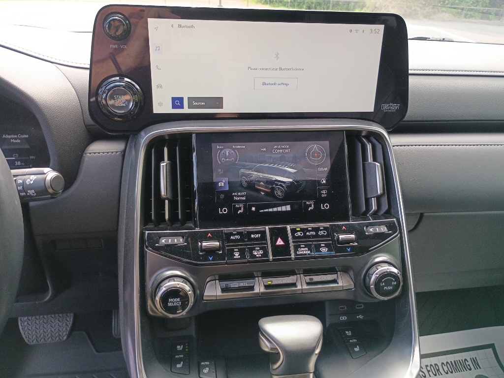 2025 Lexus LX 11