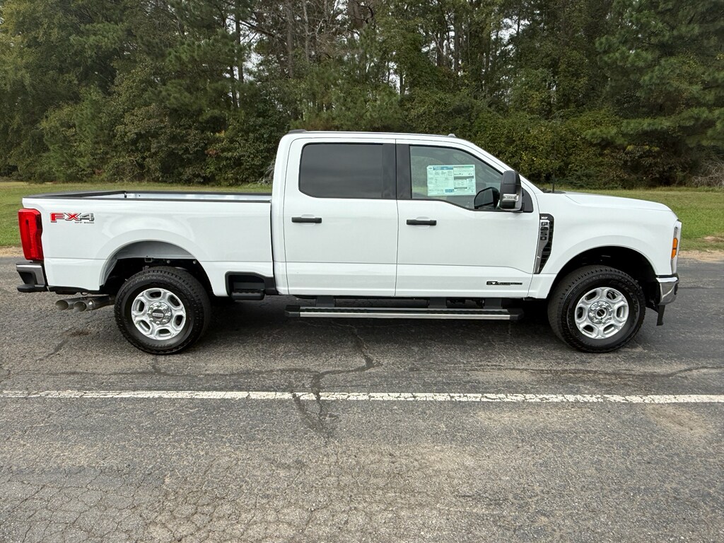 2026 Ford F-250 XLT photo 2