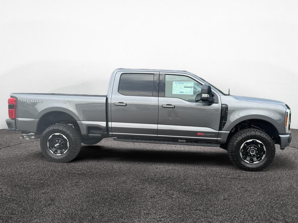 2025 Ford F-250 XLT photo 2
