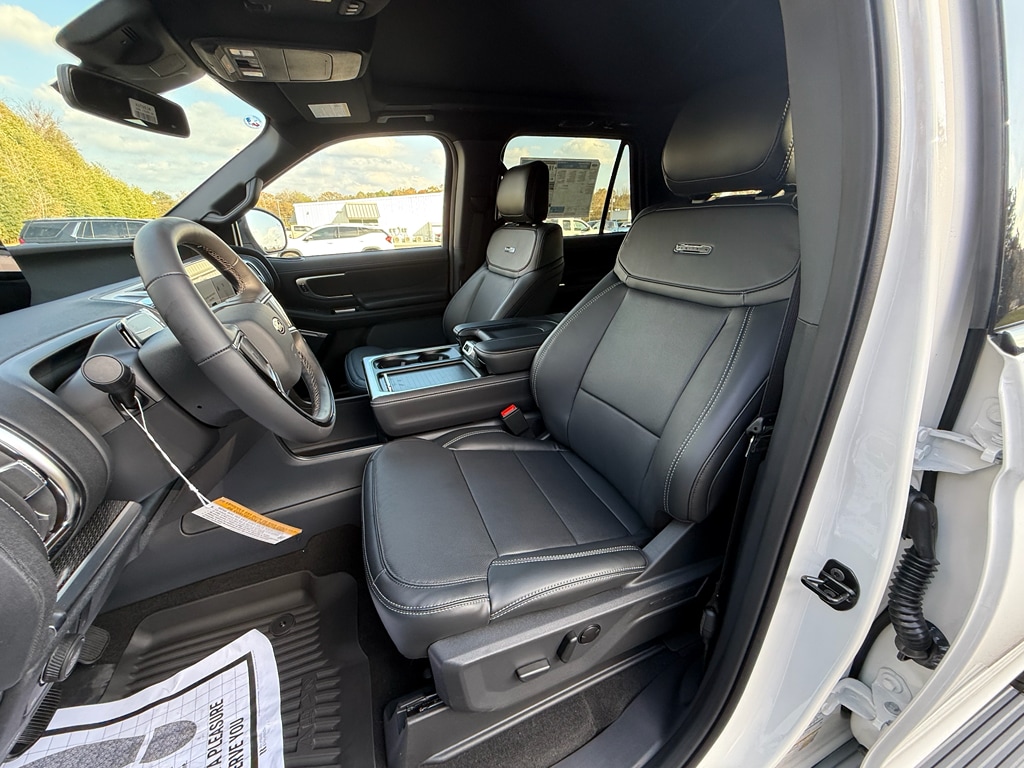 2025 Ford Expedition Platinum - Photo 17