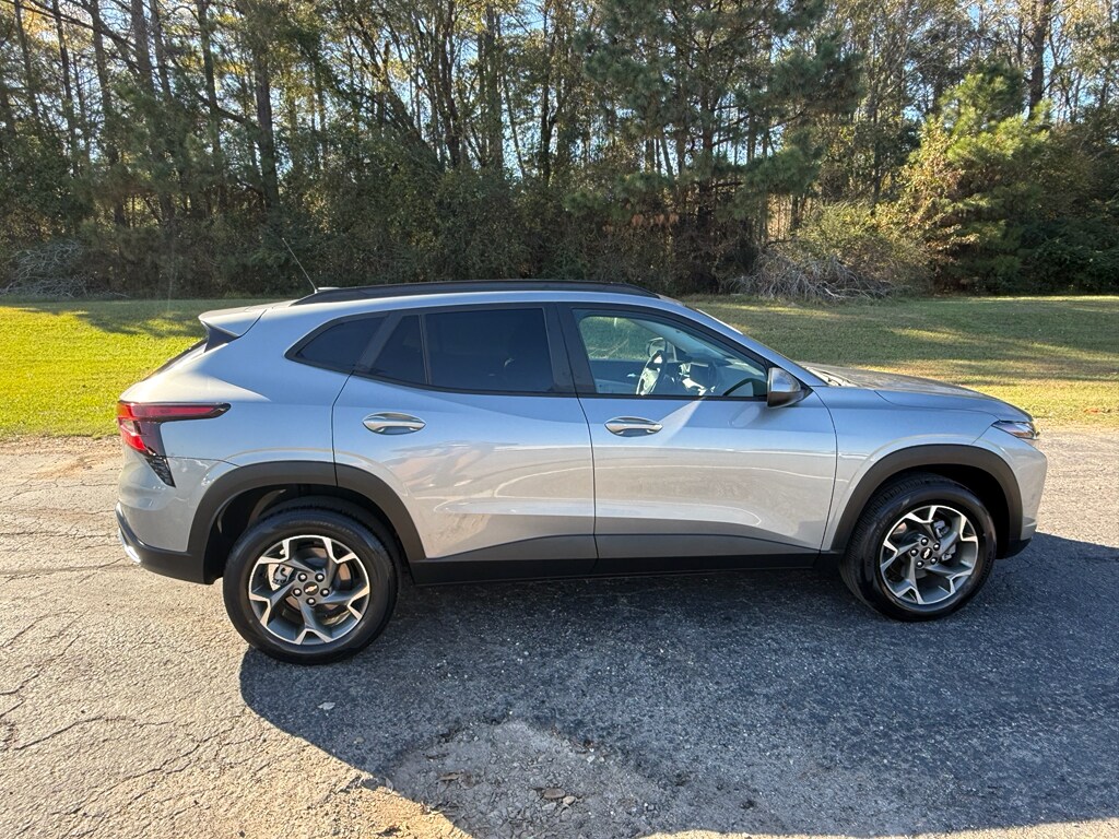 Used 2025 Chevrolet Trax LT Sport Utility