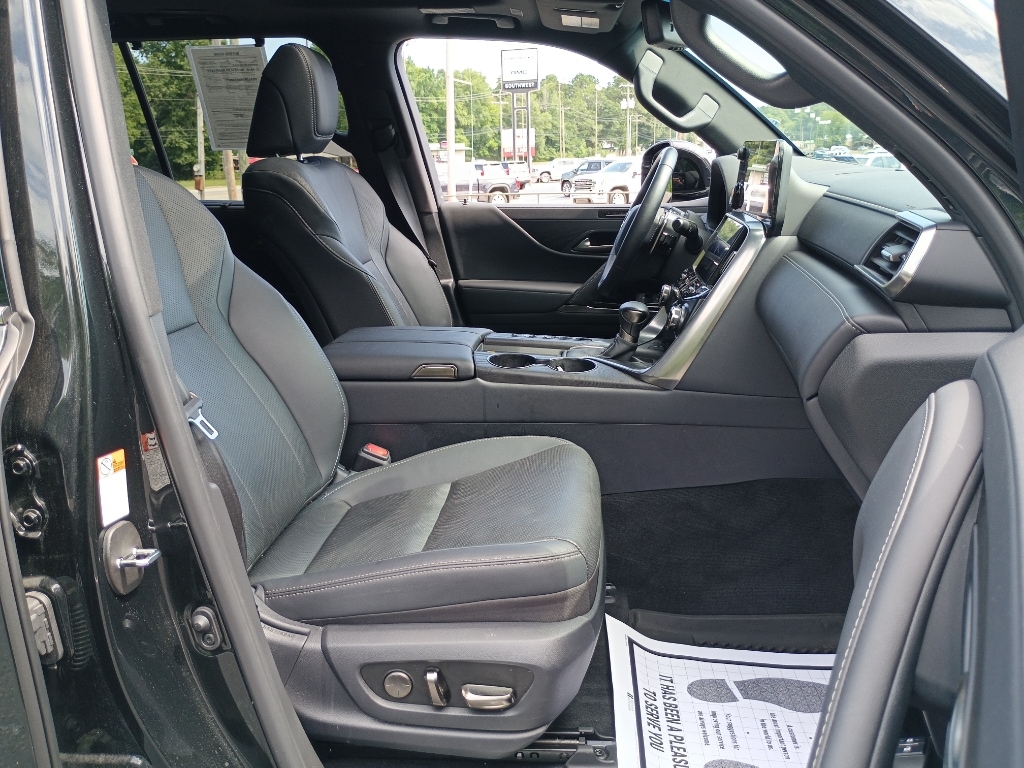 2025 Lexus LX 19