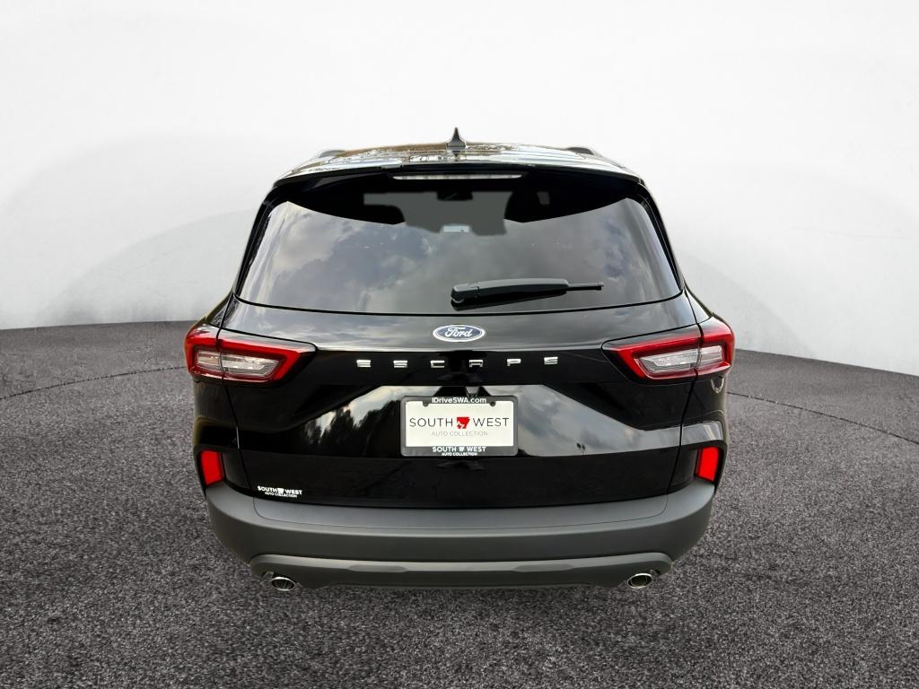 2026 Ford Escape ST-Line photo 4