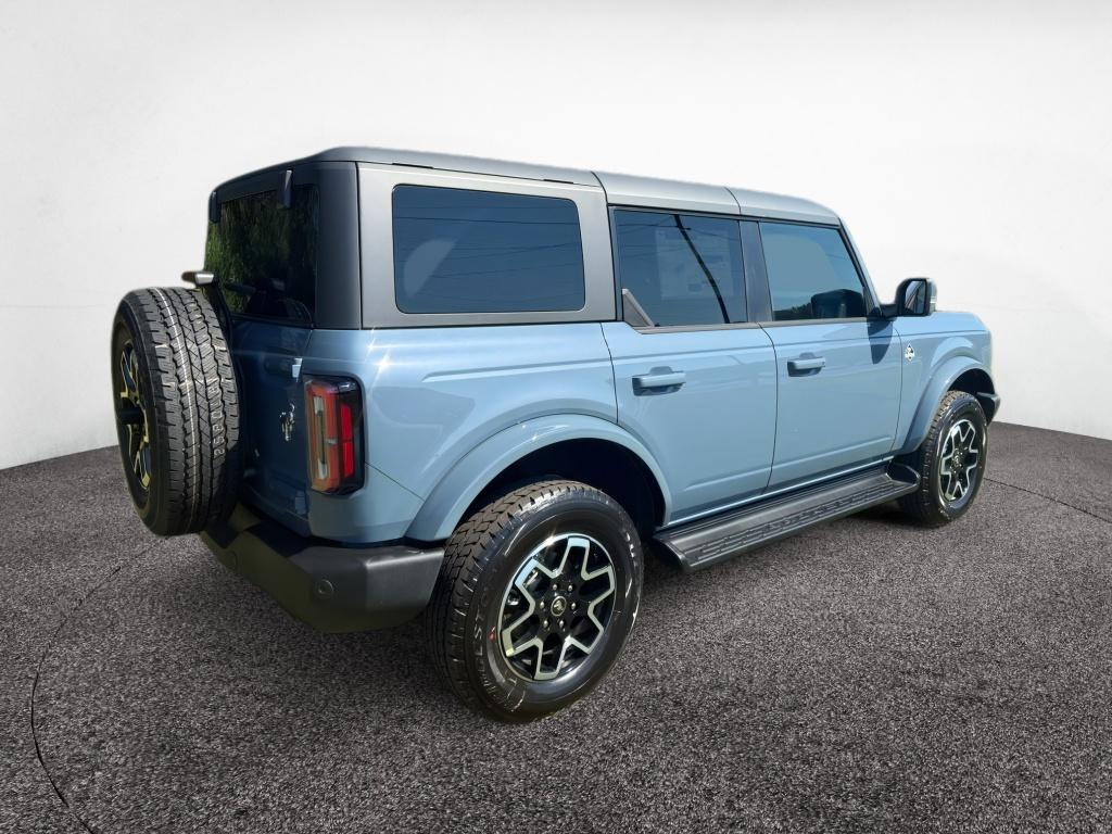2025 Ford Bronco Outer Banks photo 2