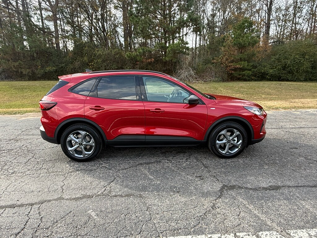 2026 Ford Escape ST-Line photo 2