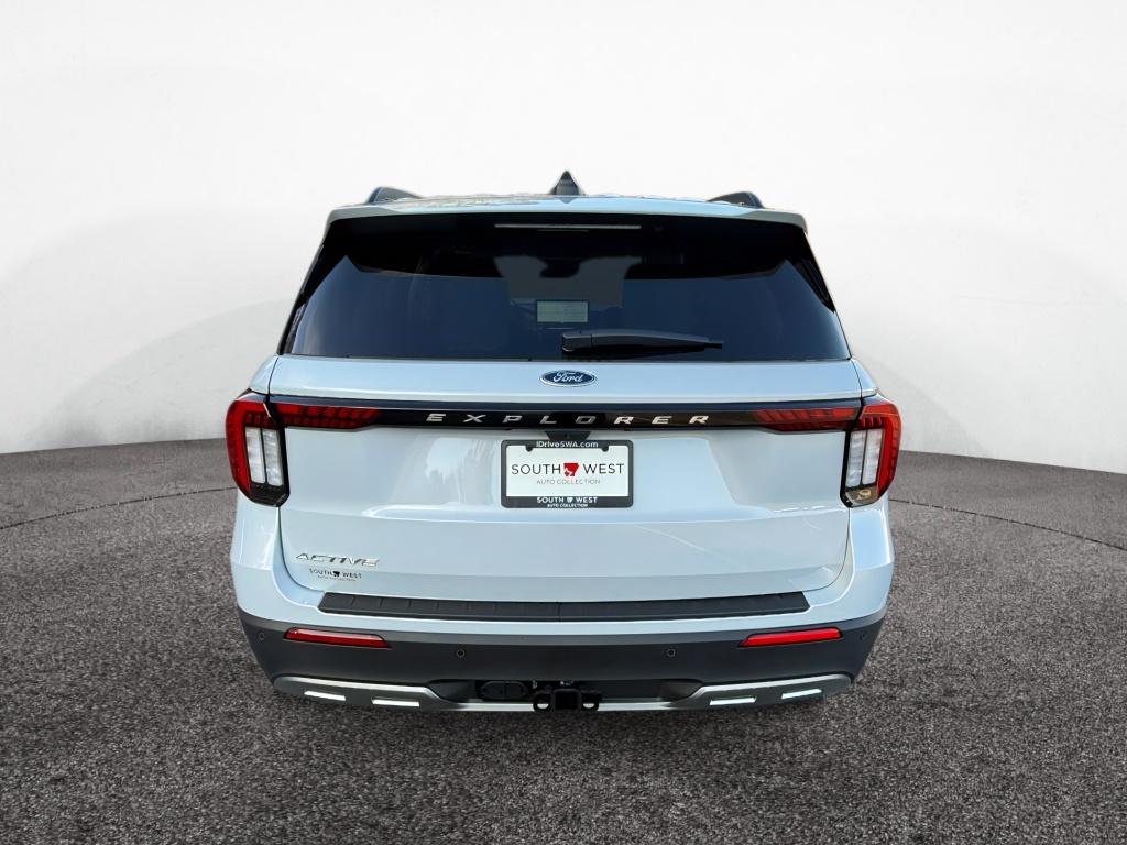 2026 Ford Explorer photo 4