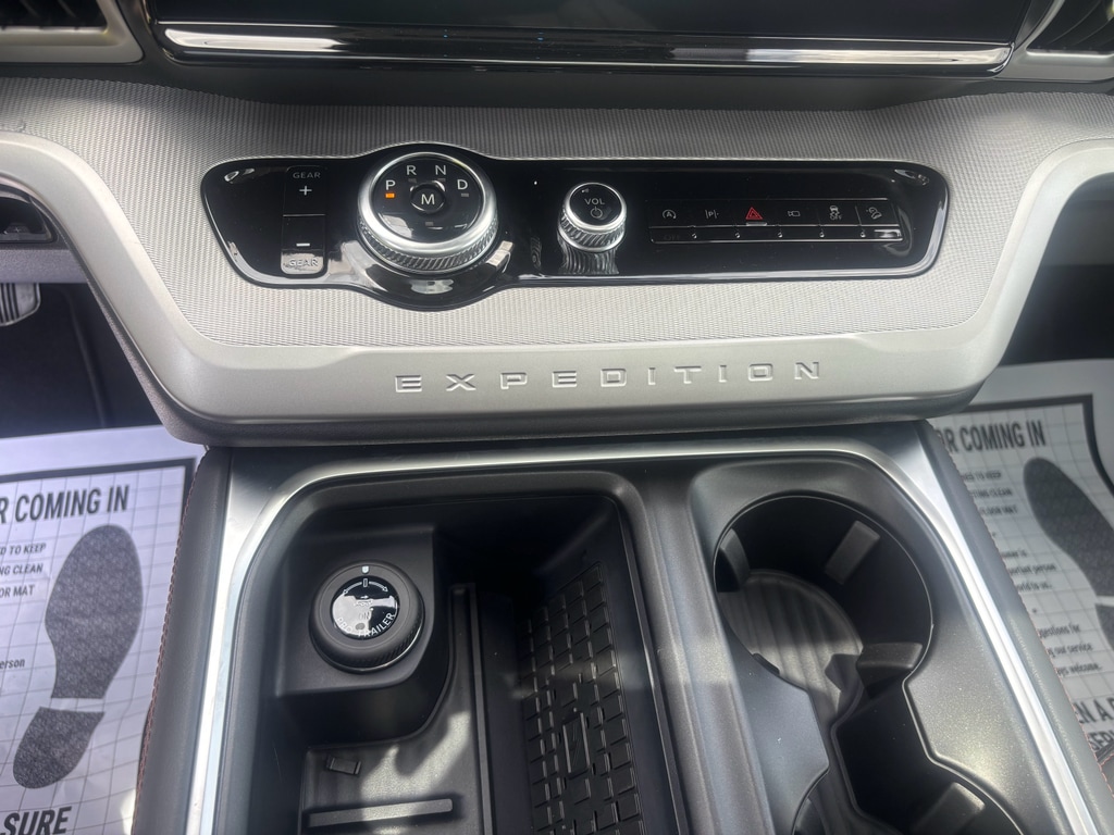 2025 Ford Expedition Active - Photo 15