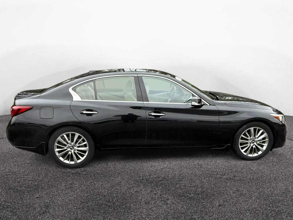 2022 Infiniti Q50 LUXE photo 2