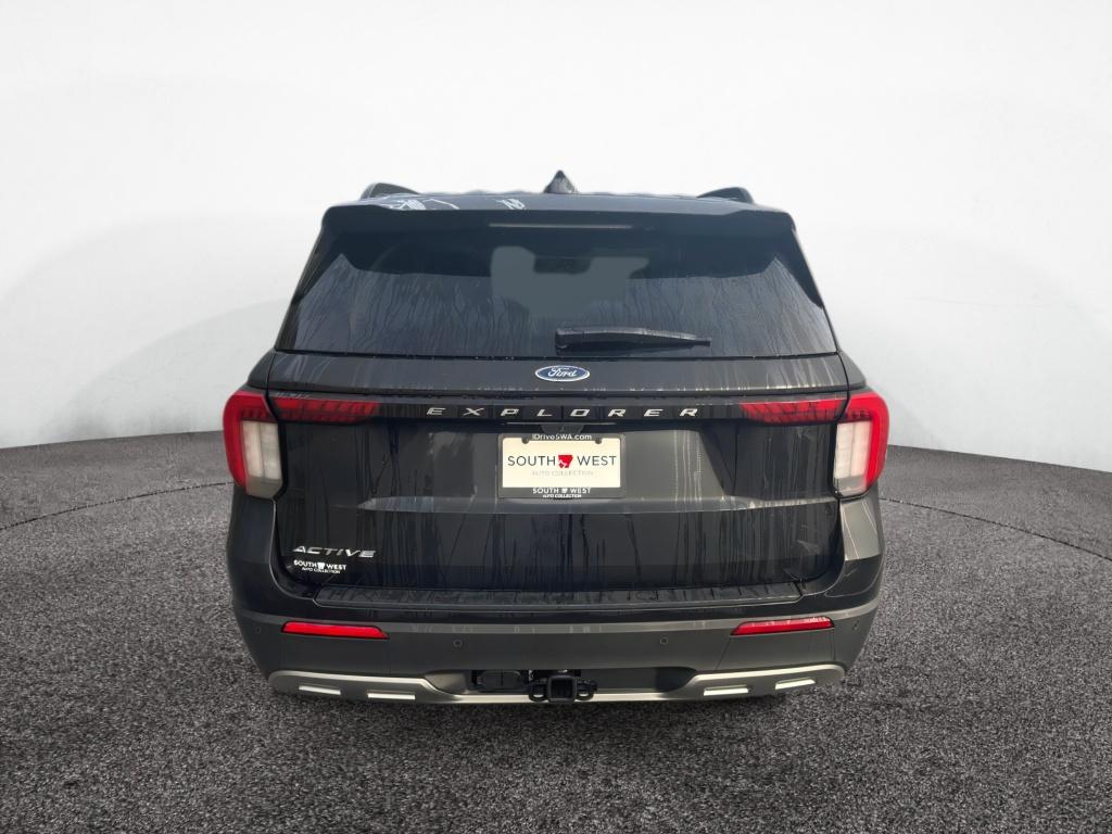 2026 Ford Explorer photo 2