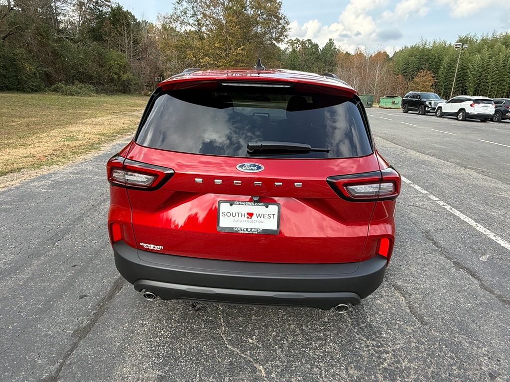 2026 Ford Escape ST-Line photo 4
