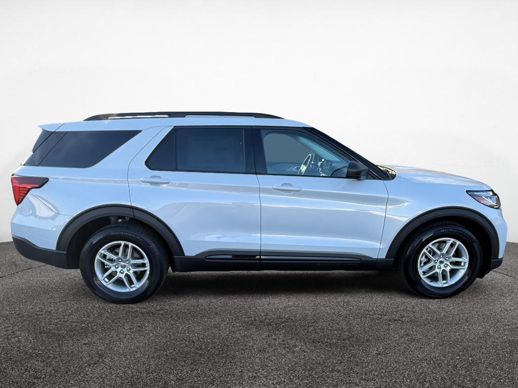 2026 Ford Explorer photo 2