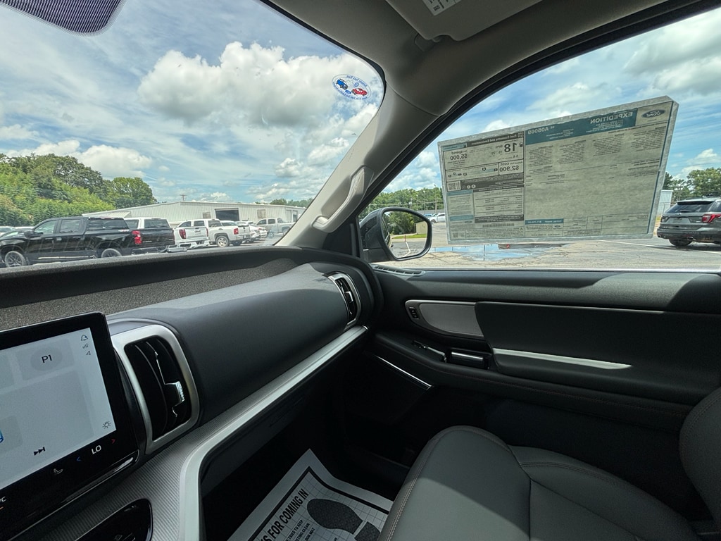 2025 Ford Expedition Active - Photo 18