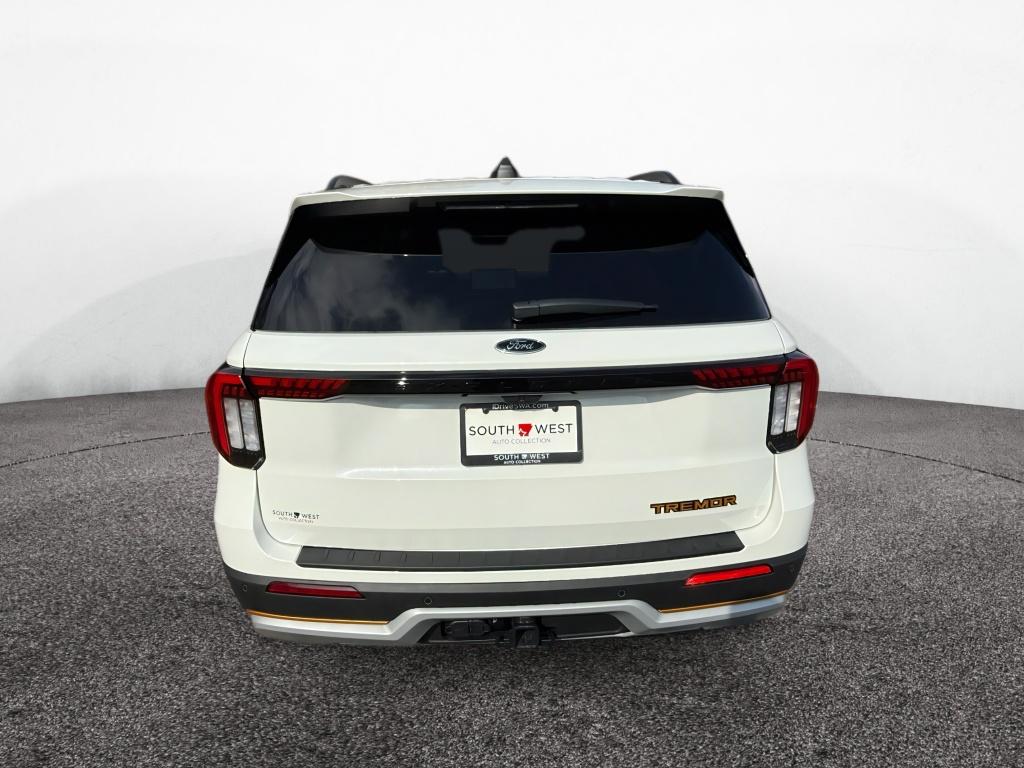 2026 Ford Explorer photo 2