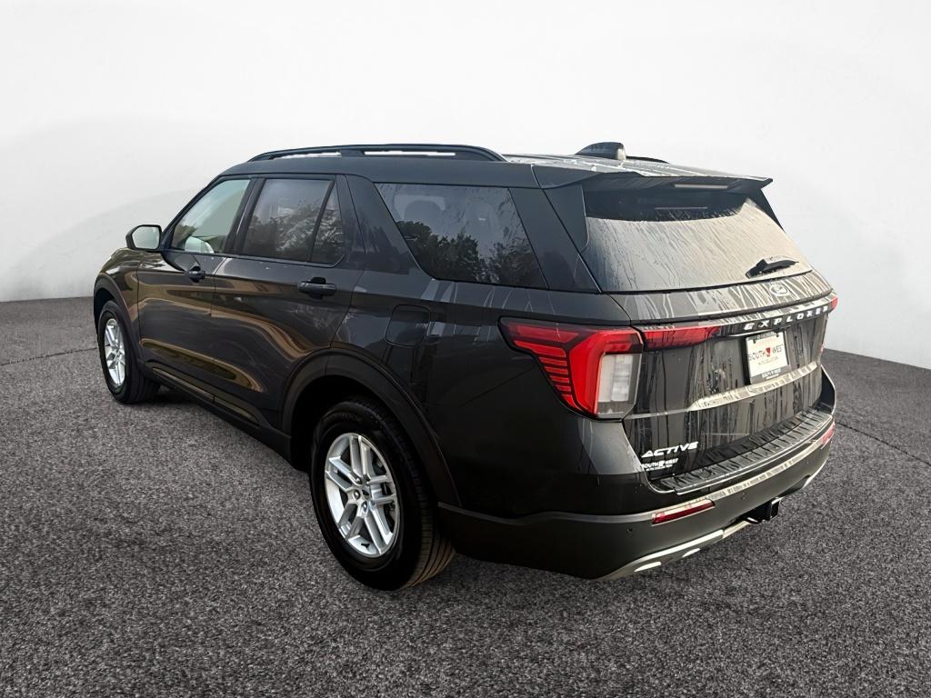 2026 Ford Explorer photo 3