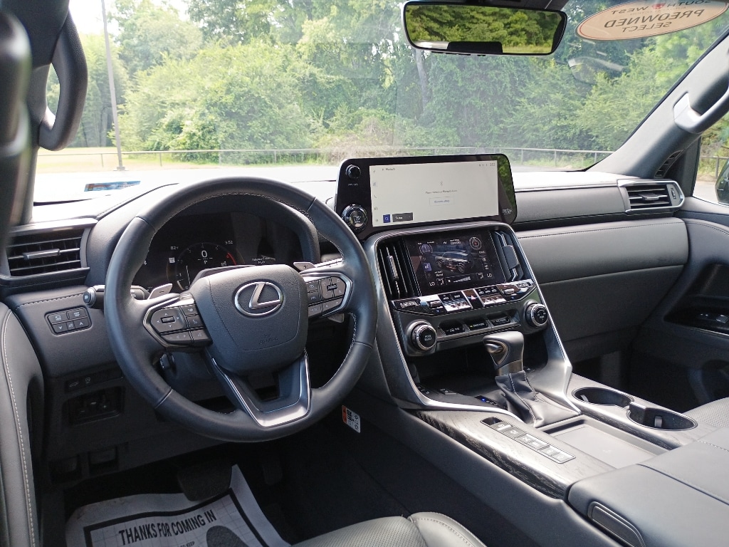 2025 Lexus LX 8