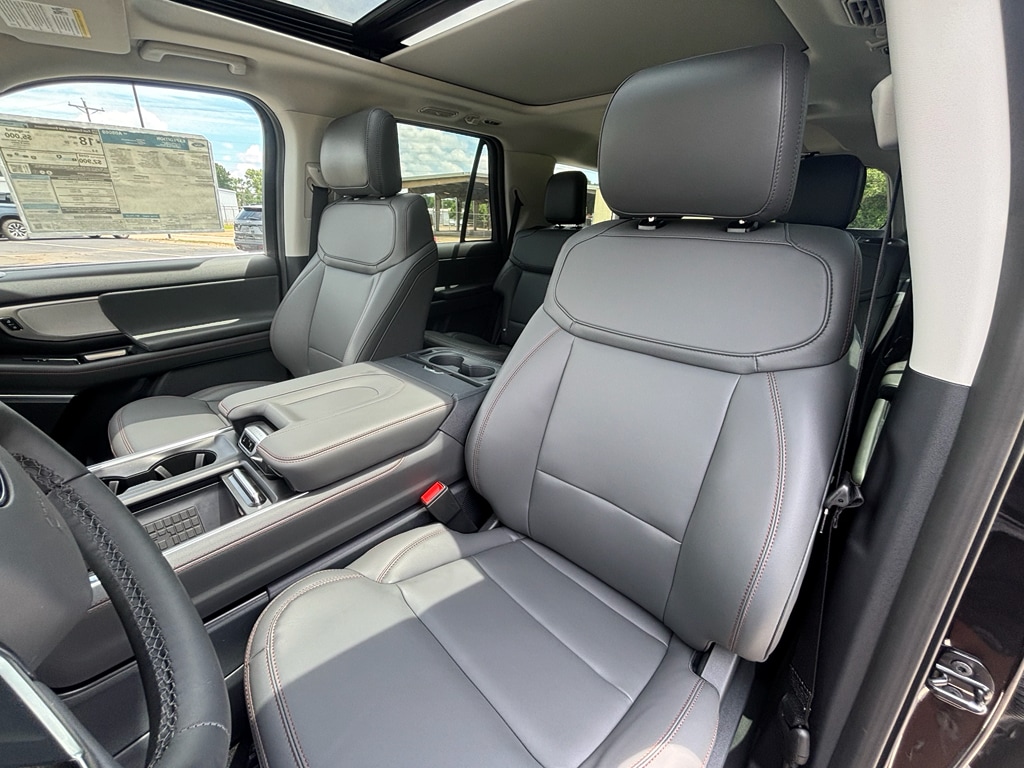 2025 Ford Expedition Active - Photo 19