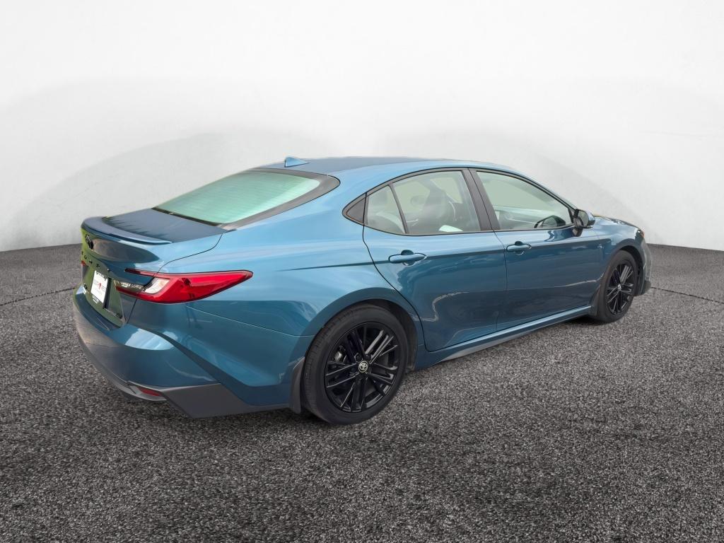 2025 Toyota Camry Hybrid SE photo 3