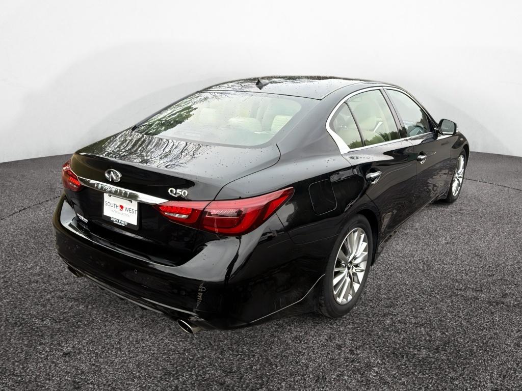 2022 Infiniti Q50 LUXE photo 3