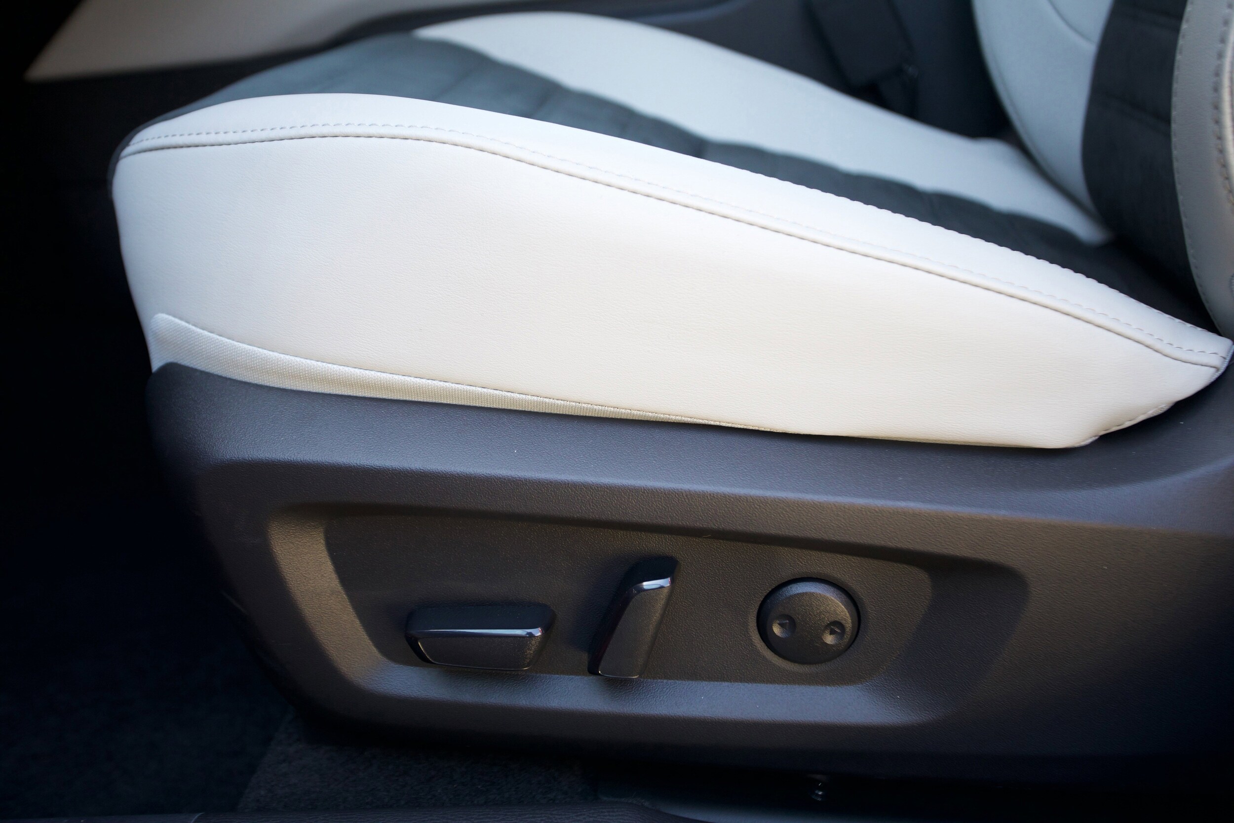 2025 Mitsubishi Outlander SE - Photo 29