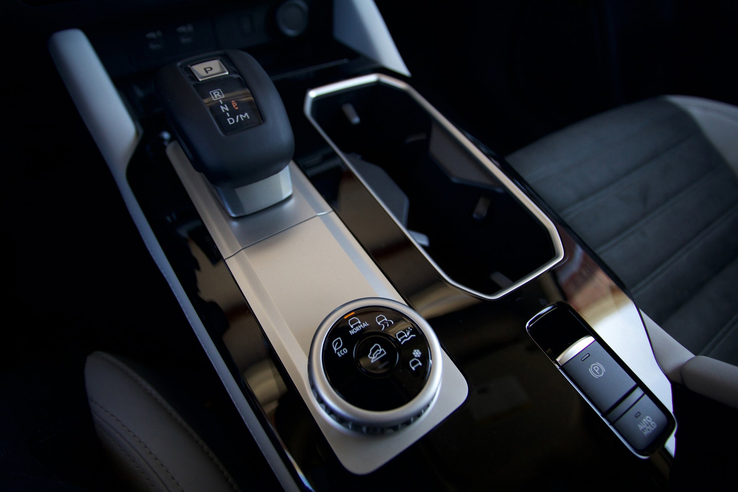 2025 Mitsubishi Outlander SE - Photo 25