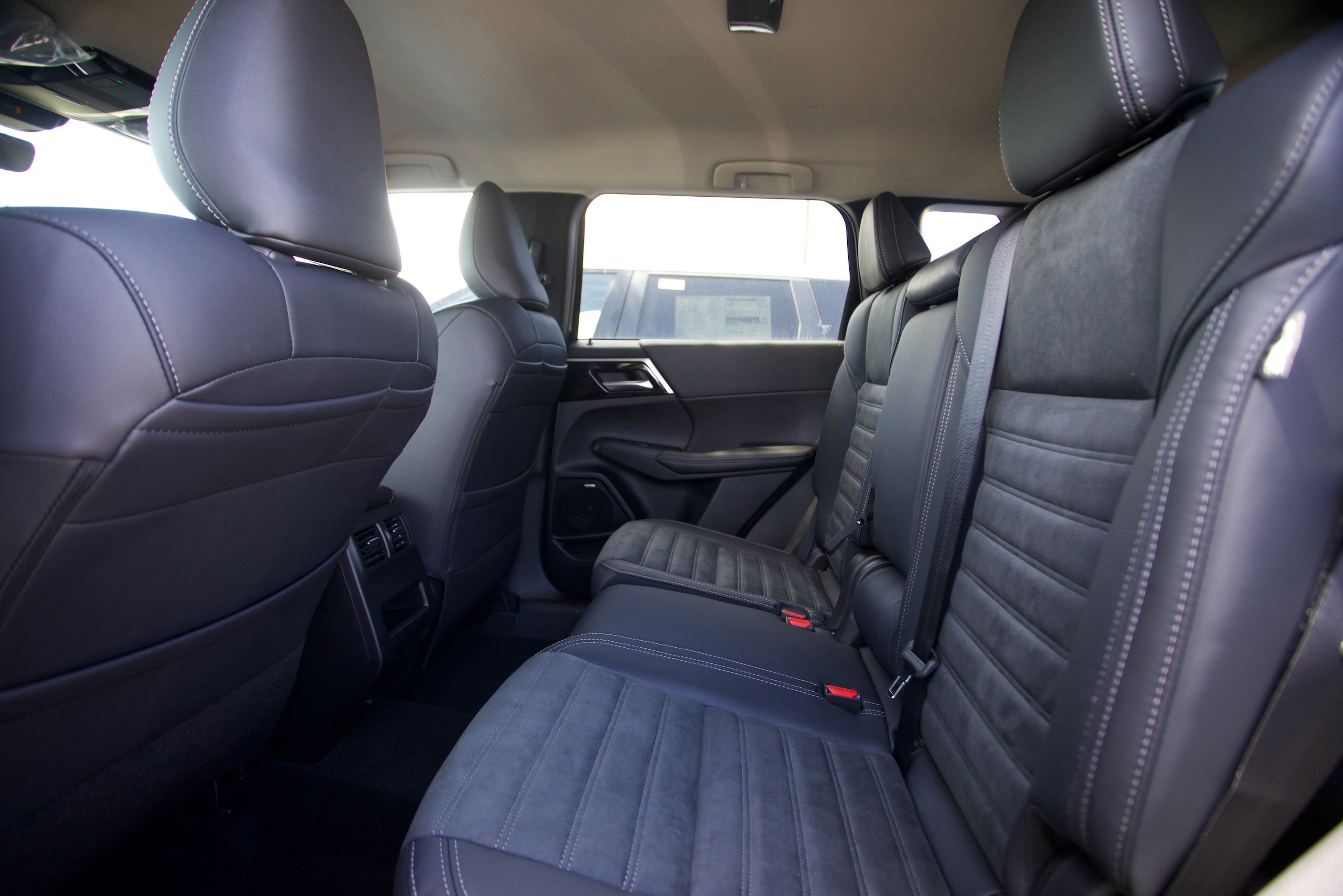 2026 Mitsubishi Outlander SE - Photo 8