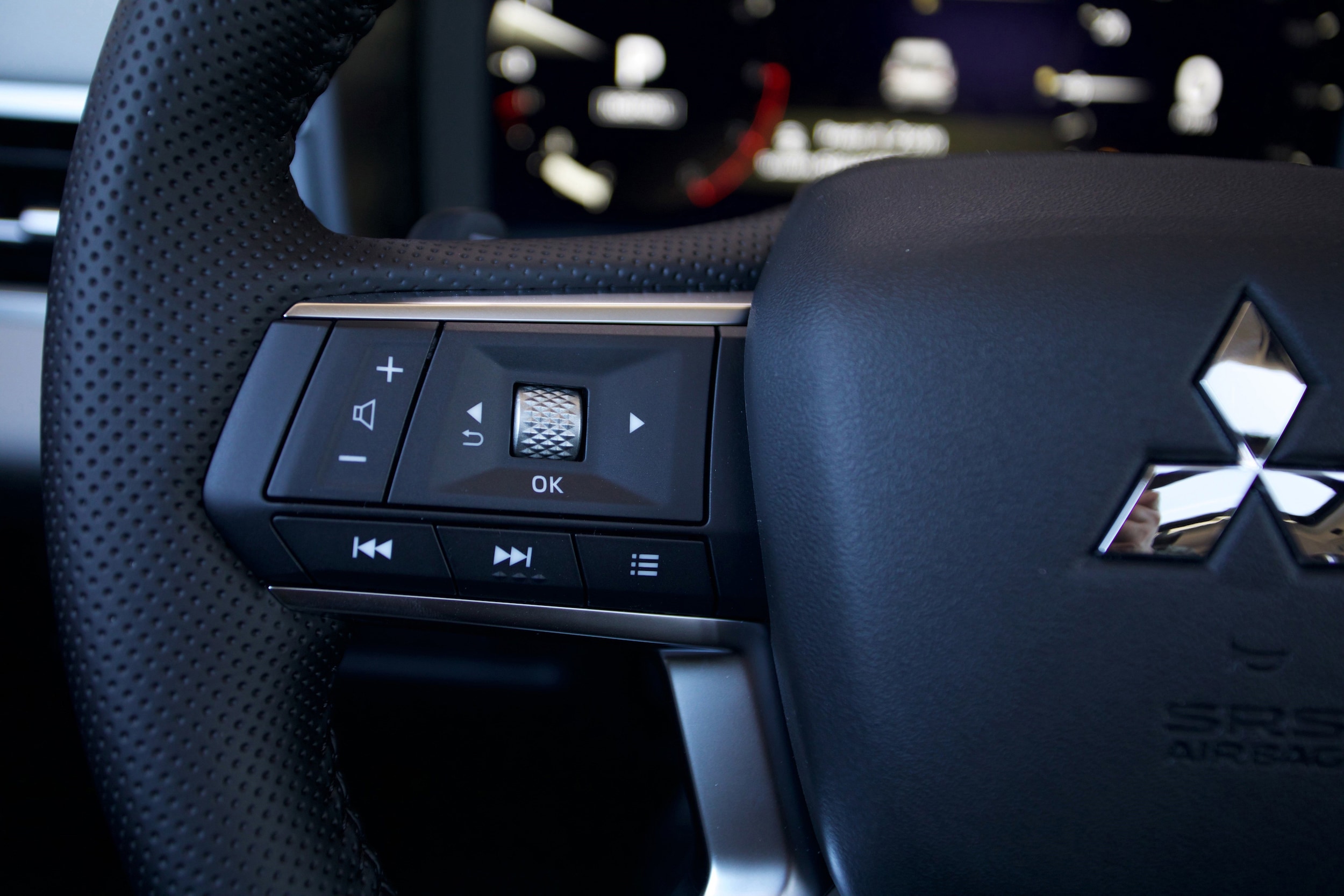2025 Mitsubishi Outlander SE - Photo 14