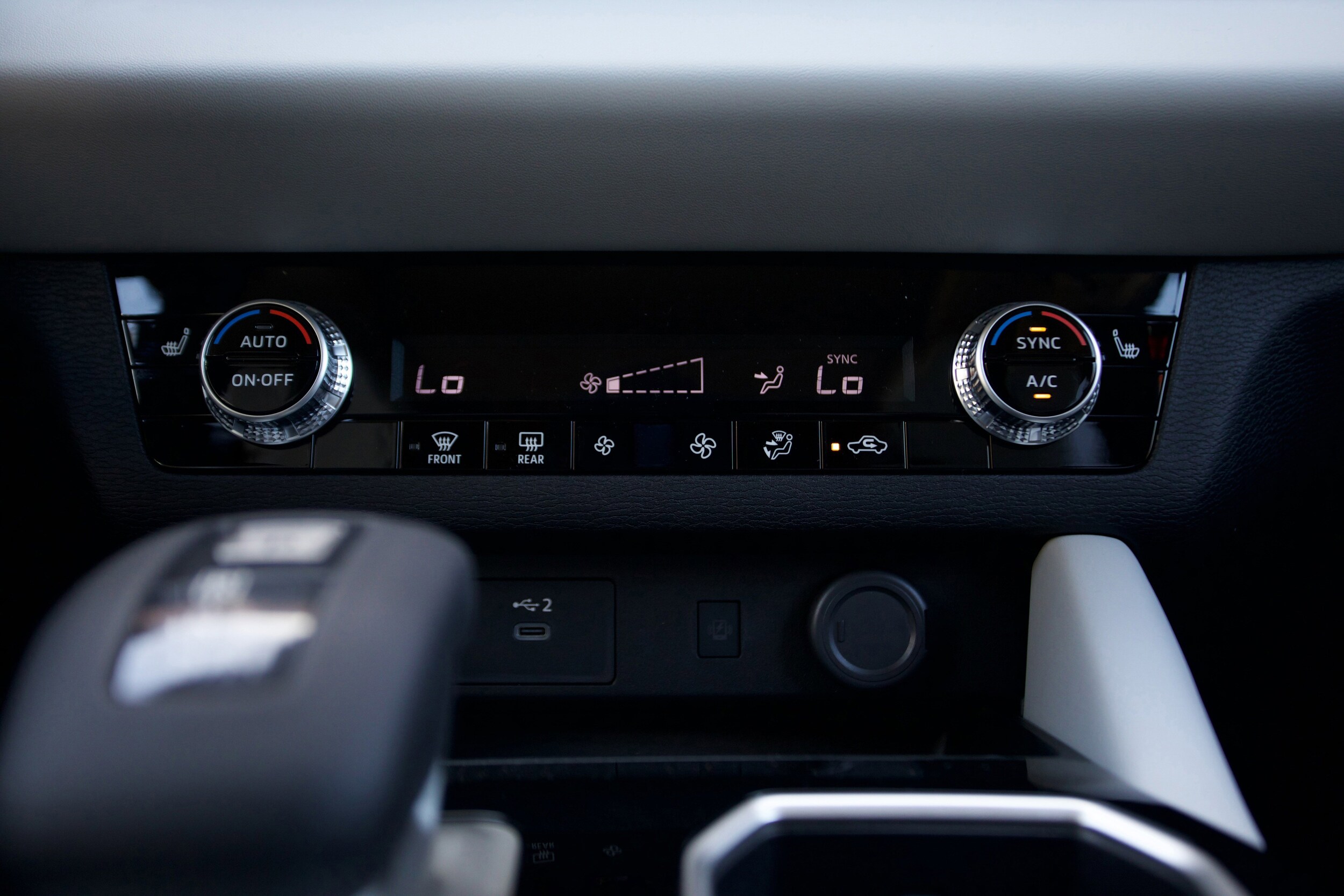 2025 Mitsubishi Outlander SE - Photo 23