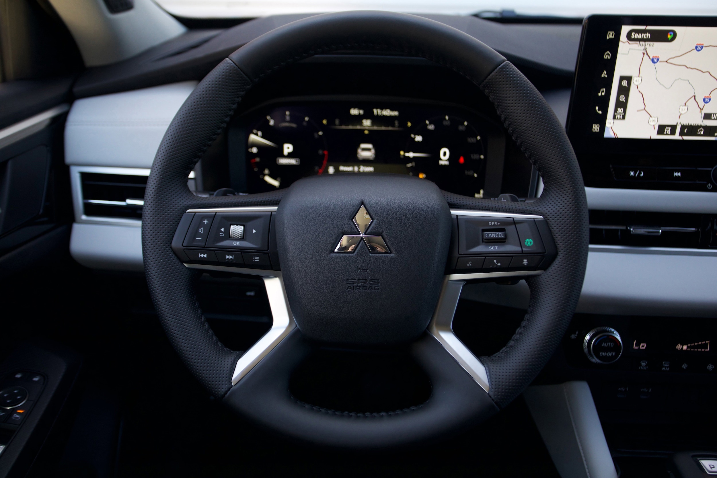 2025 Mitsubishi Outlander SE - Photo 13