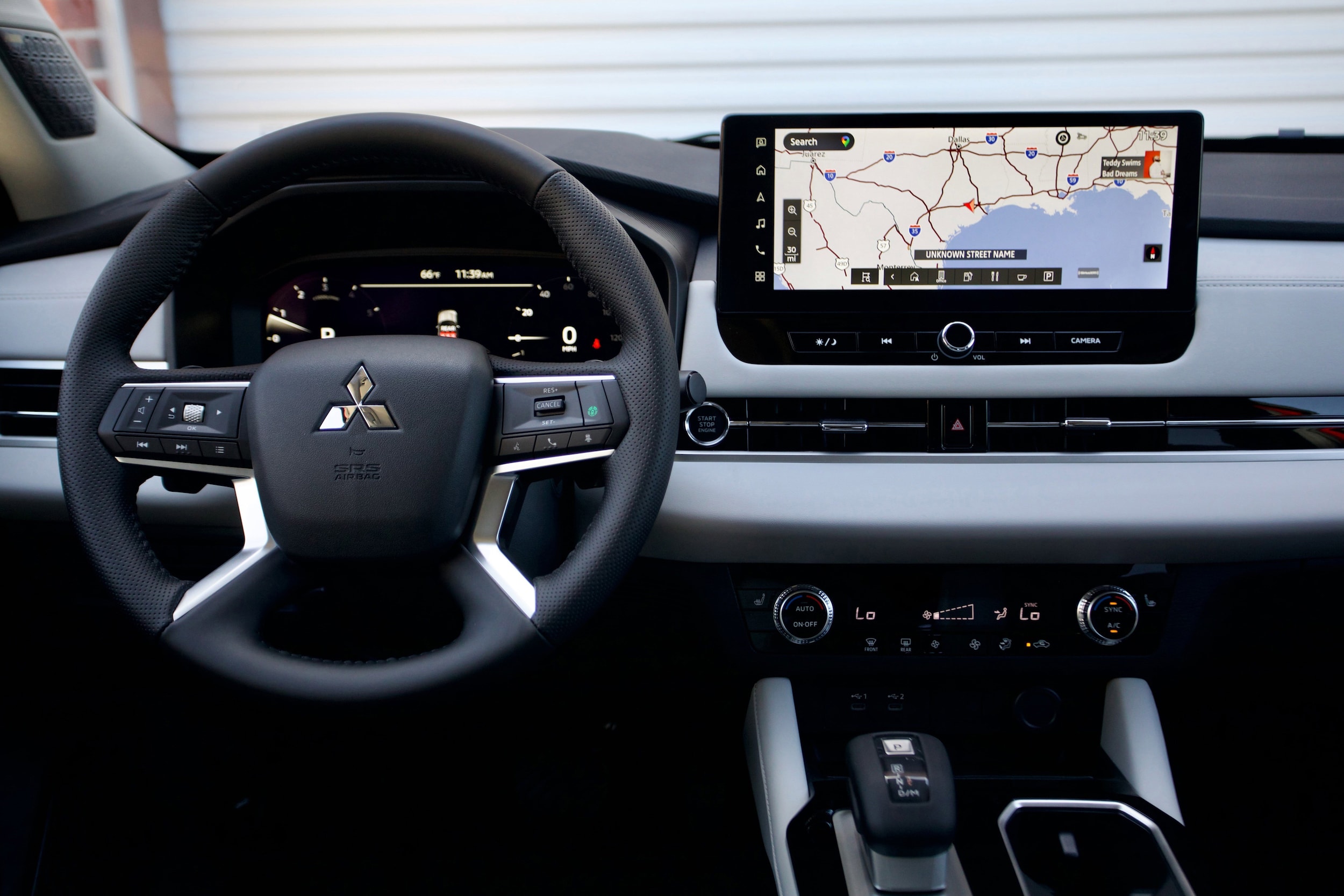 2025 Mitsubishi Outlander SE - Photo 11