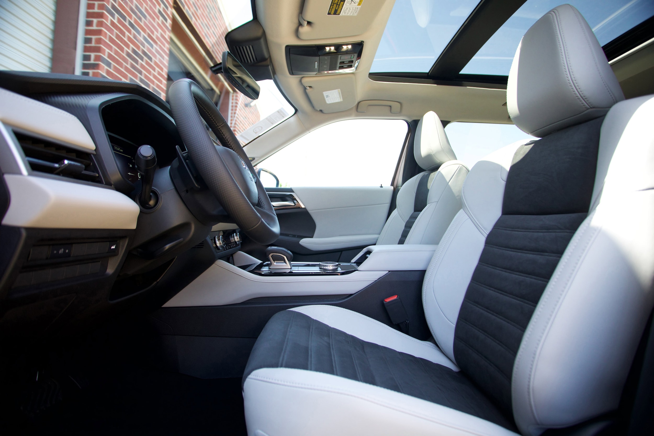 2025 Mitsubishi Outlander SE - Photo 8