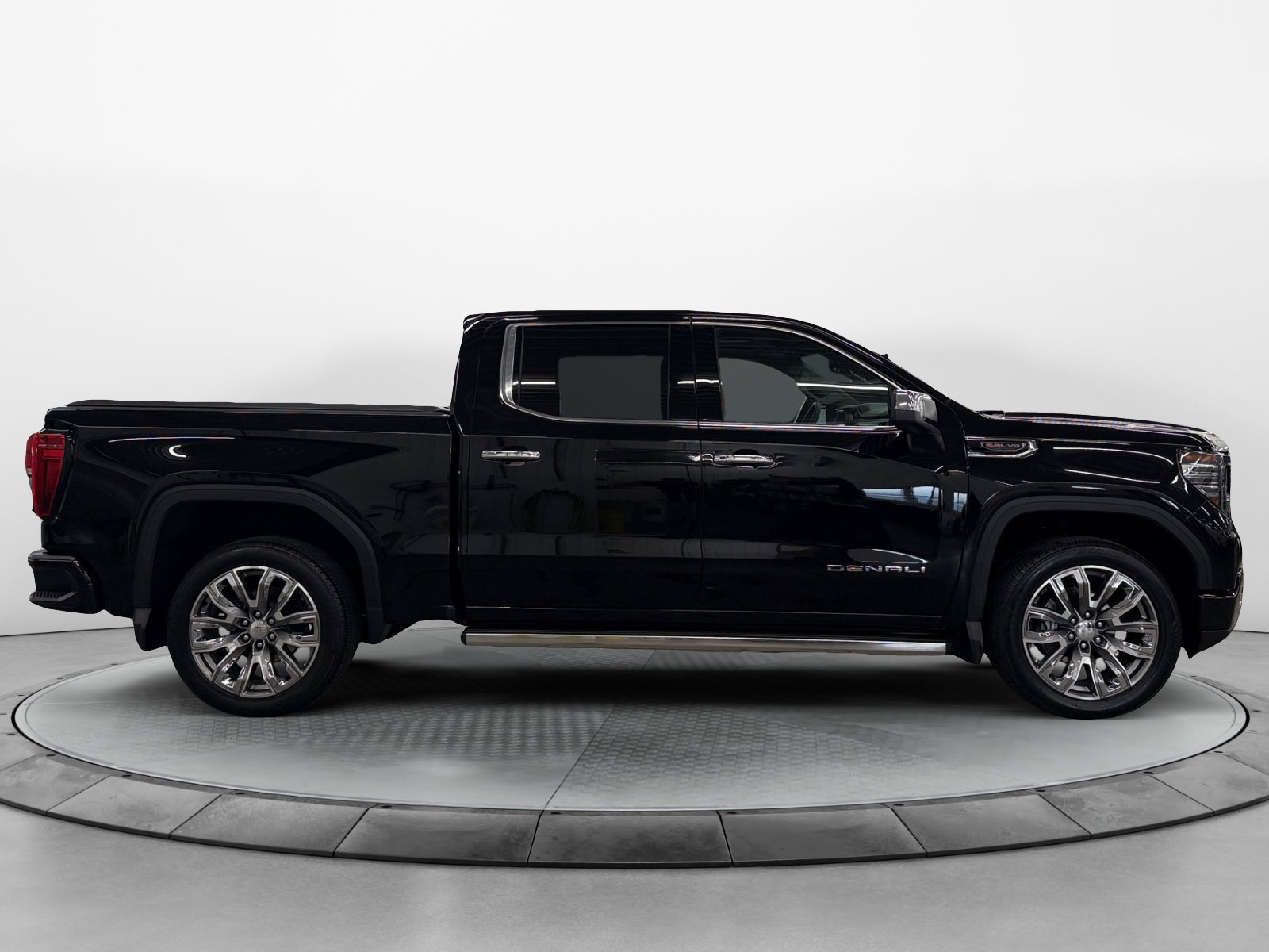 2023 GMC Sierra 4WD Crew Cab Short Box Denali's photo