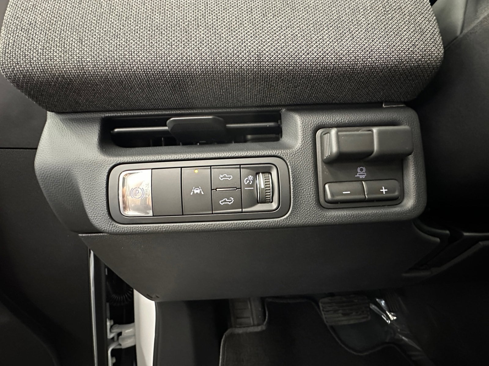 2026 GMC Sierra EV Elevation - Photo 21
