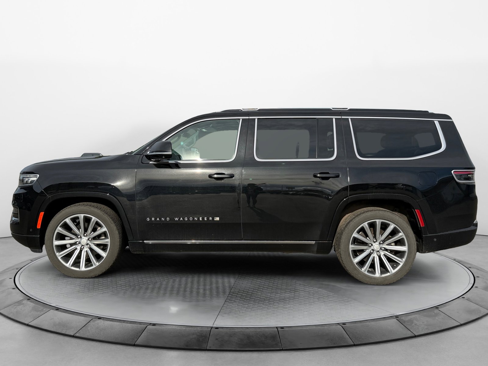 2022 Jeep Grand Wagoneer II photo 2