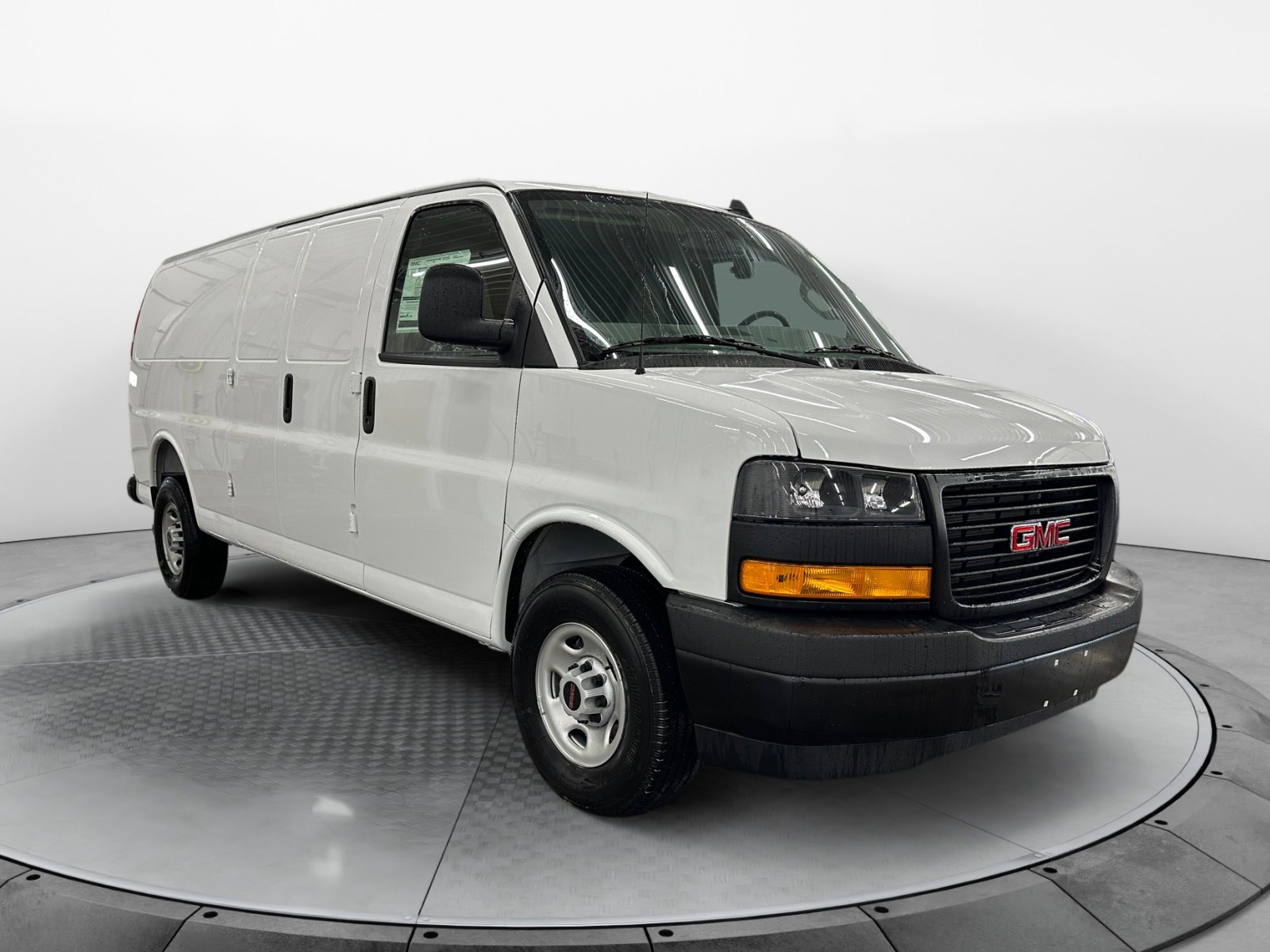 2025 Gmc Savana Cargo 3500 photo 4