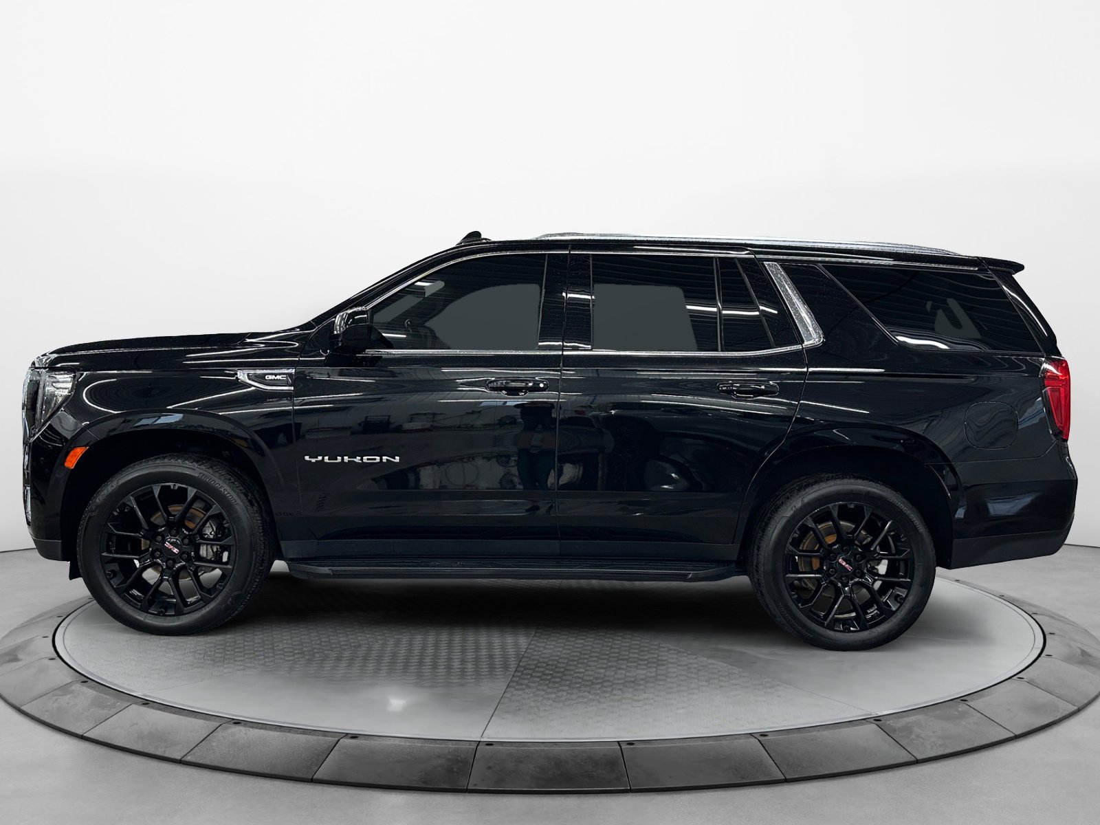 2022 Gmc Yukon SLE photo 2