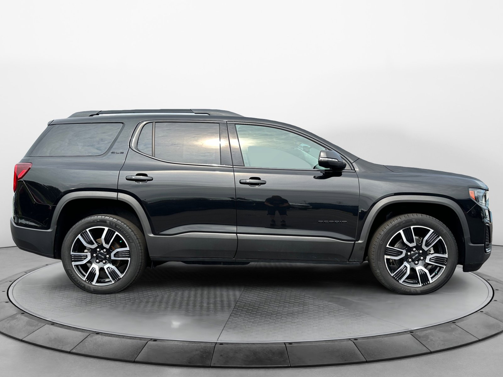 Used 2021 GMC Acadia SLE with VIN 1GKKNRL44MZ205257 for sale in Bloomer, WI