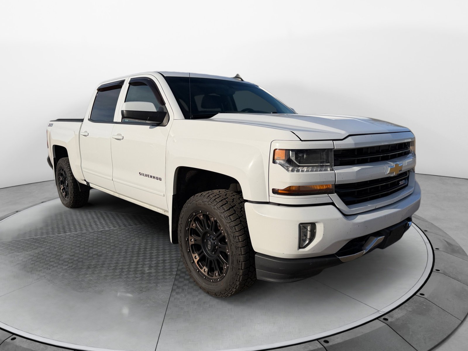 2017 Chevrolet Silverado 1500 LT photo 4