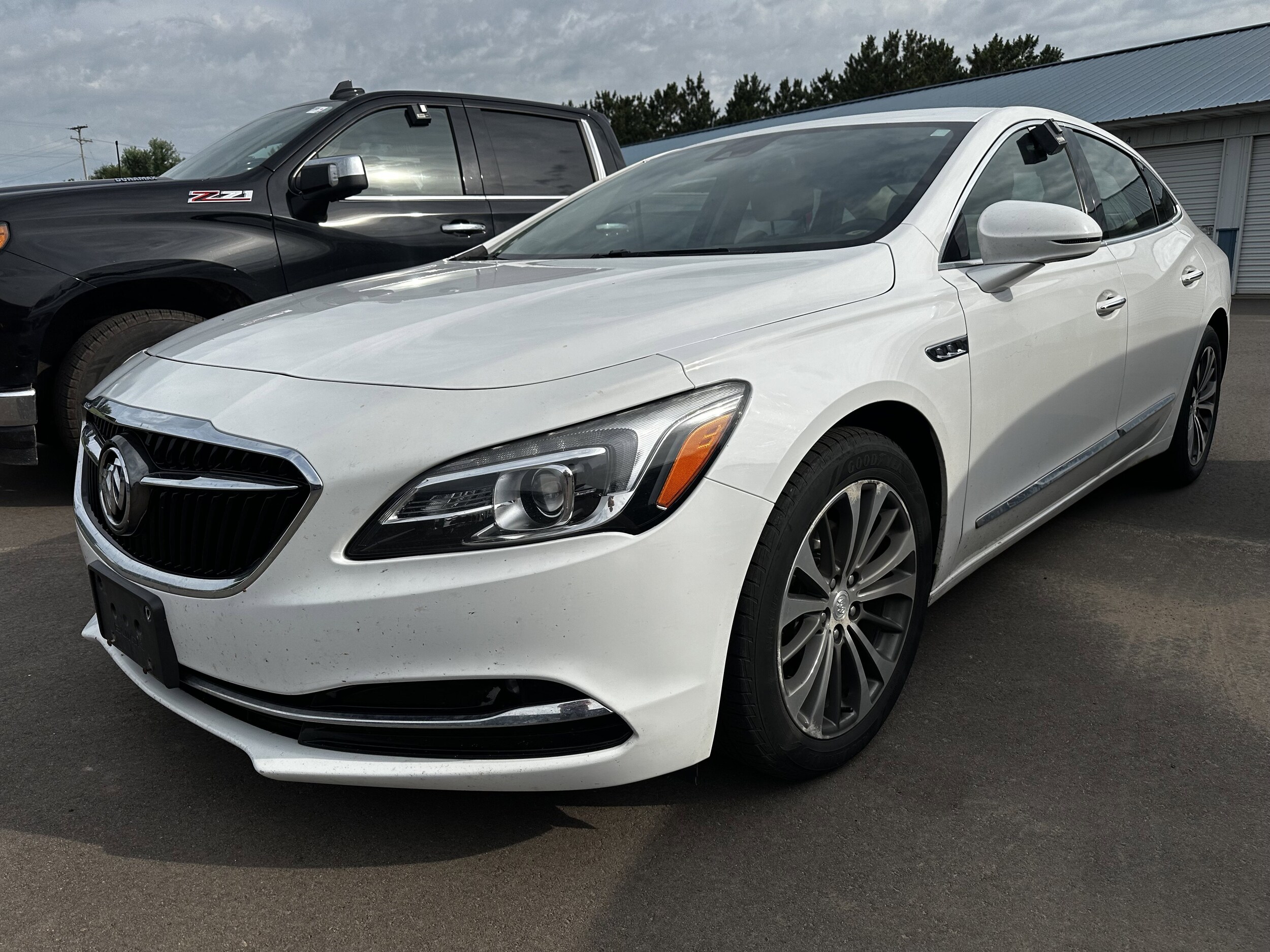 2018 Buick LaCrosse Premium photo 2
