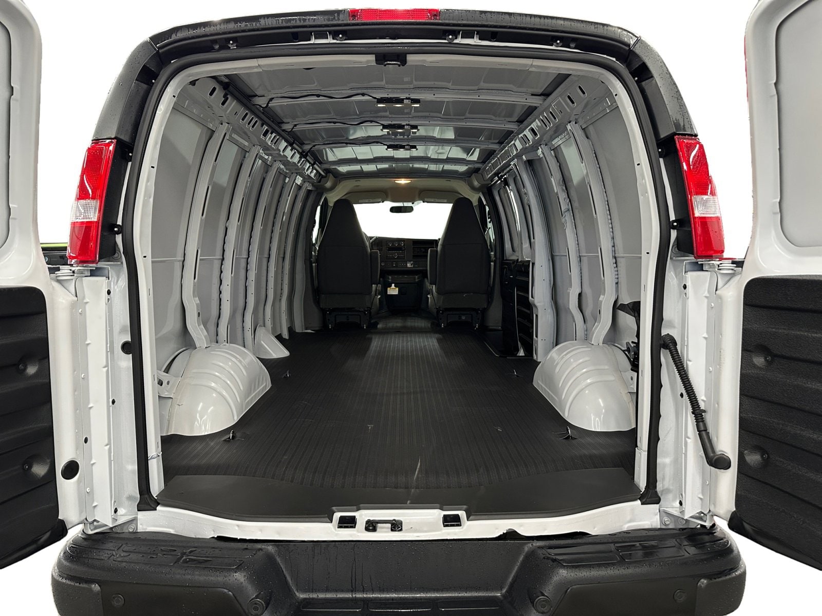 2025 GMC Savana Cargo Work Van - Photo 18
