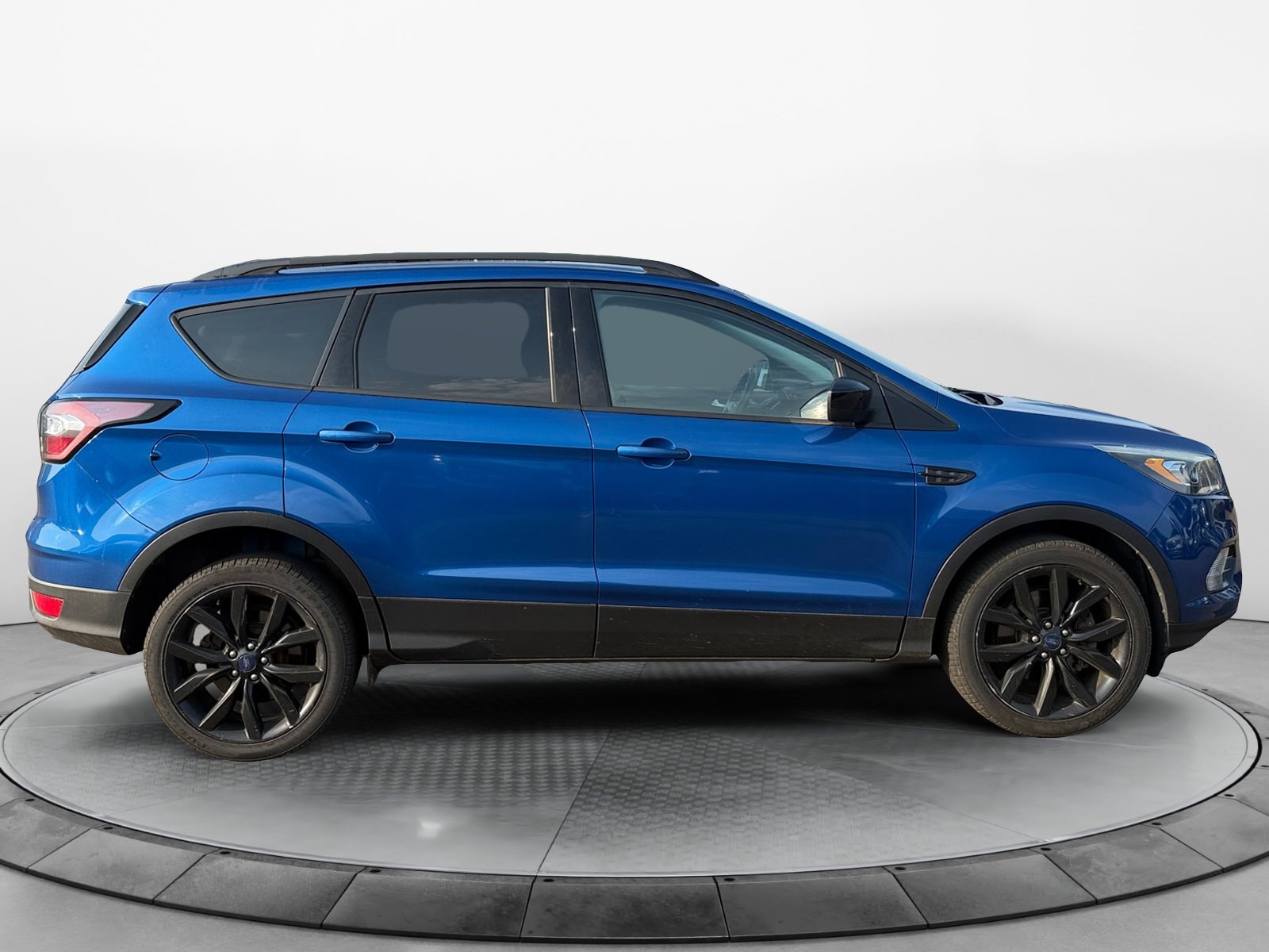 Used 2017 Ford Escape SE with VIN 1FMCU9G96HUE31503 for sale in Bloomer, WI