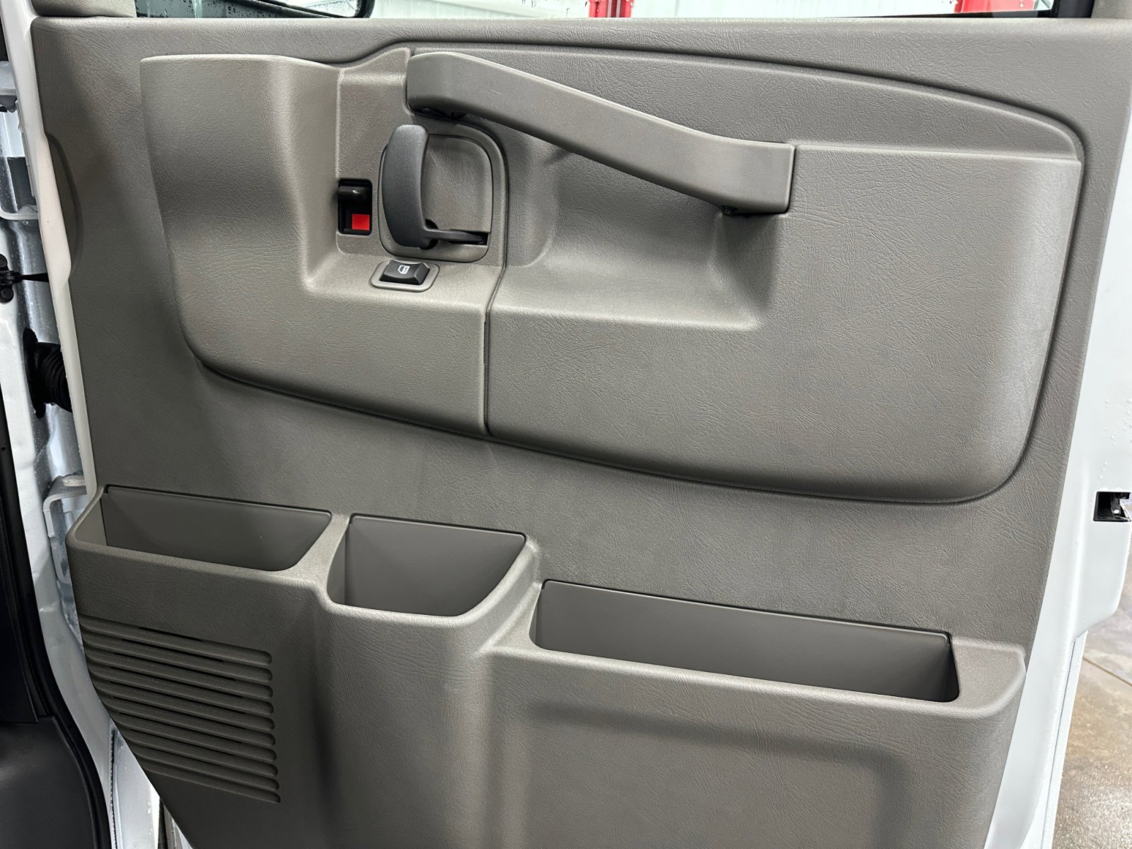 2025 GMC Savana Cargo Work Van - Photo 17