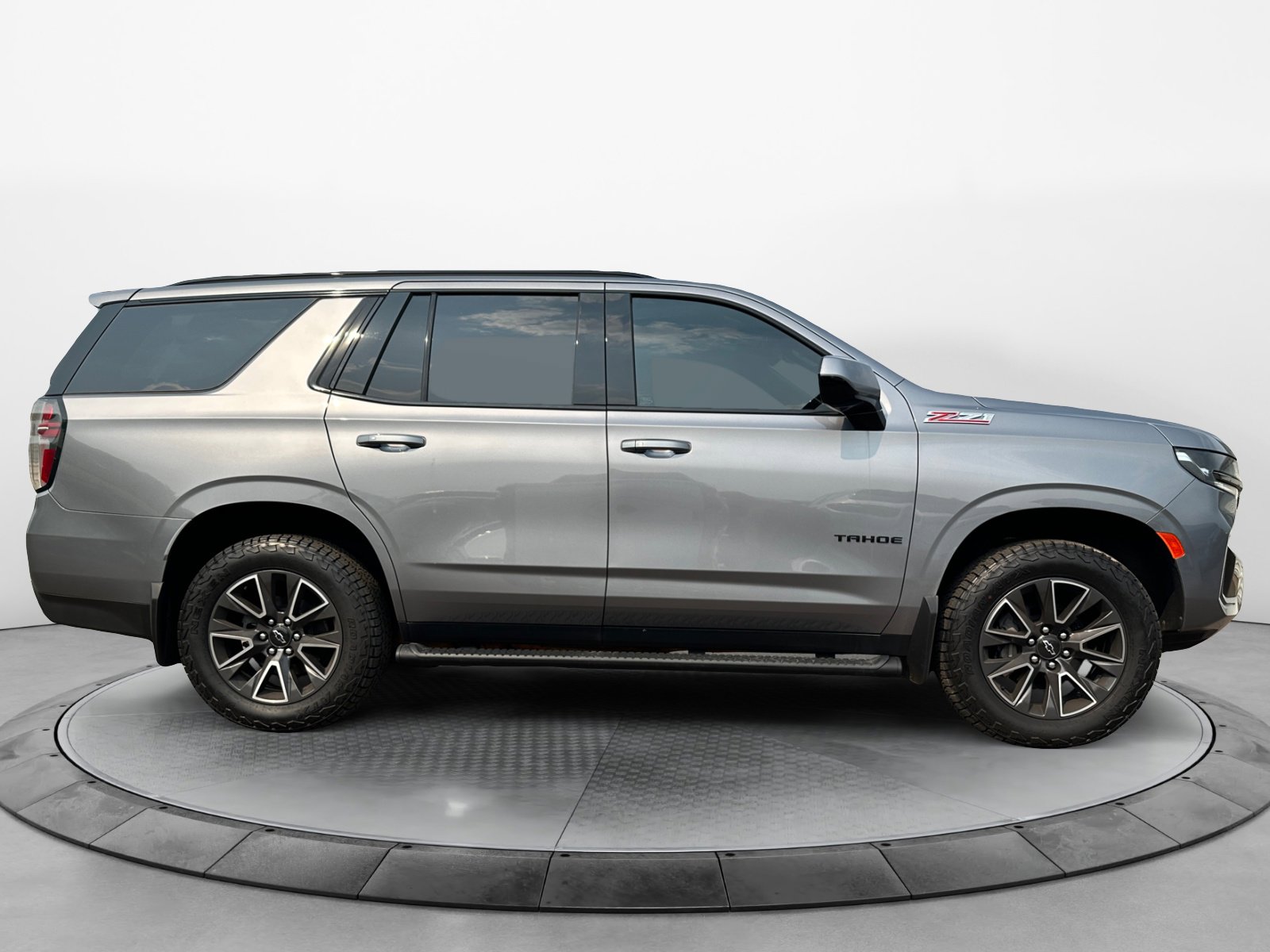 2022 Chevrolet Tahoe Z71 photo 2