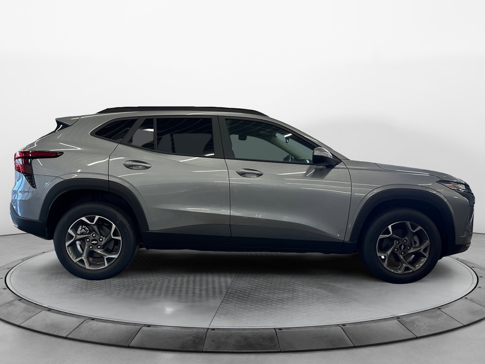 2025 Chevrolet Trax LT photo 2
