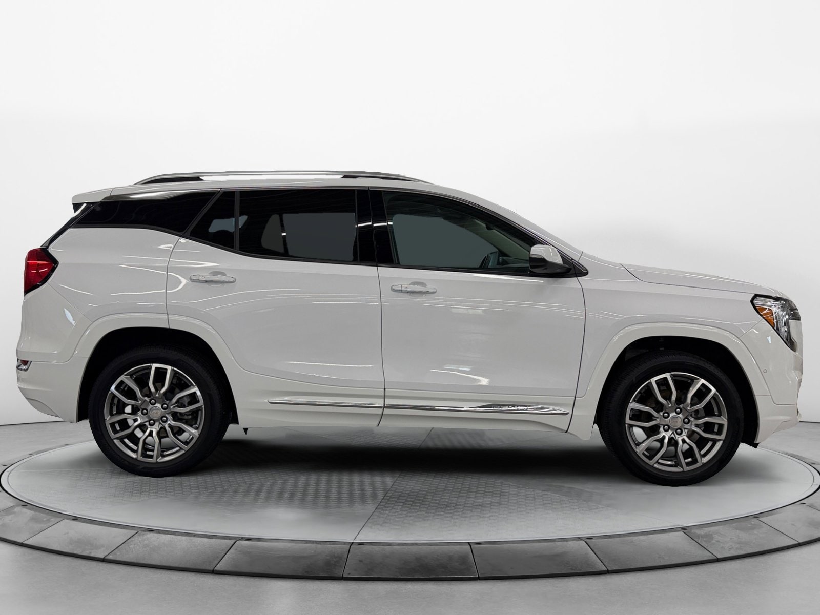 2023 GMC Terrain Denali AWD's photo