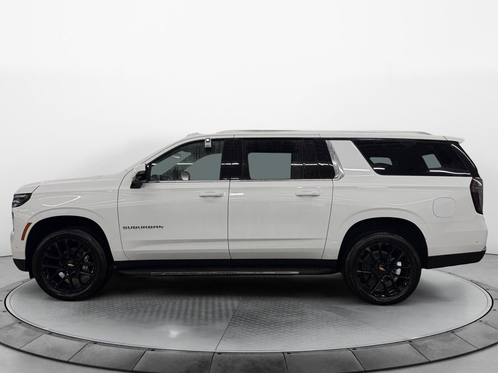 2026 Chevrolet Suburban LT photo 2